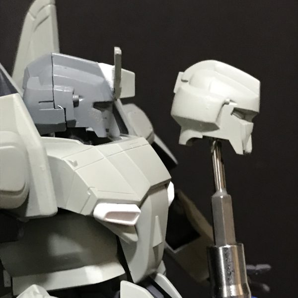 メルカリ様の力を借りて、HGUC ZプラスA1の頭だけ購入！角は旧キットの物を使用。隙間はプラ板と瞬着で加工。センチネルっぽいヘッドに生まれ変わりました。プロペラントタンクも取り付けてみました。（3枚目）