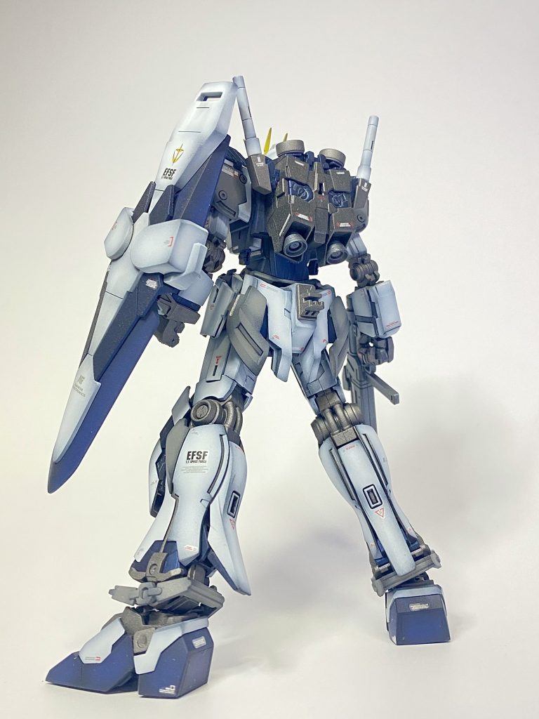 今まで作ってきたMSより、装甲はこれでいいの？と思う位華奢ですが、ガンダムだから強い‼️…と思う。