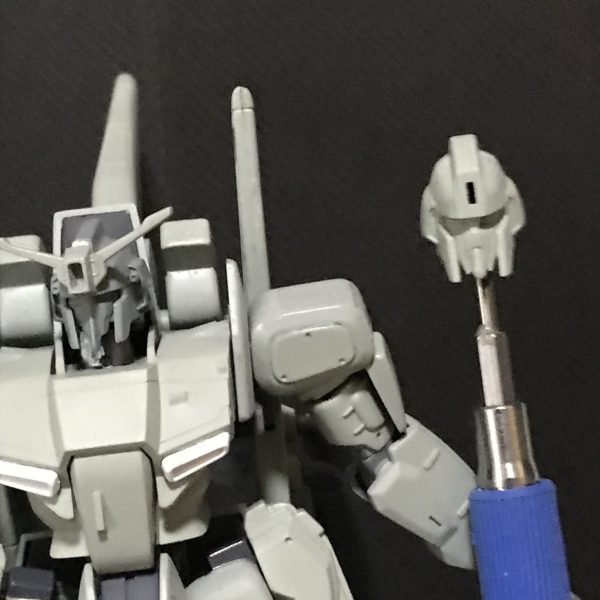 メルカリ様の力を借りて、HGUC ZプラスA1の頭だけ購入！角は旧キットの物を使用。隙間はプラ板と瞬着で加工。センチネルっぽいヘッドに生まれ変わりました。プロペラントタンクも取り付けてみました。（4枚目）