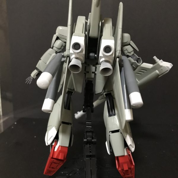 メルカリ様の力を借りて、HGUC ZプラスA1の頭だけ購入！角は旧キットの物を使用。隙間はプラ板と瞬着で加工。センチネルっぽいヘッドに生まれ変わりました。プロペラントタンクも取り付けてみました。（7枚目）