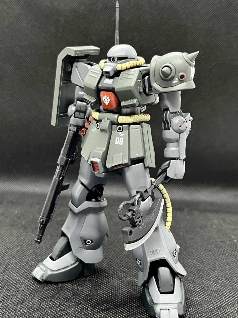 ・股間のバーニアは市販品のものと交換・元キットのヒートホークはサイズ感が小さすぎるのでシステムウェポンキット002のものと差替え・逆に元キットの90mmマシンガンは大きすぎるためリックドムⅡのものと差替え