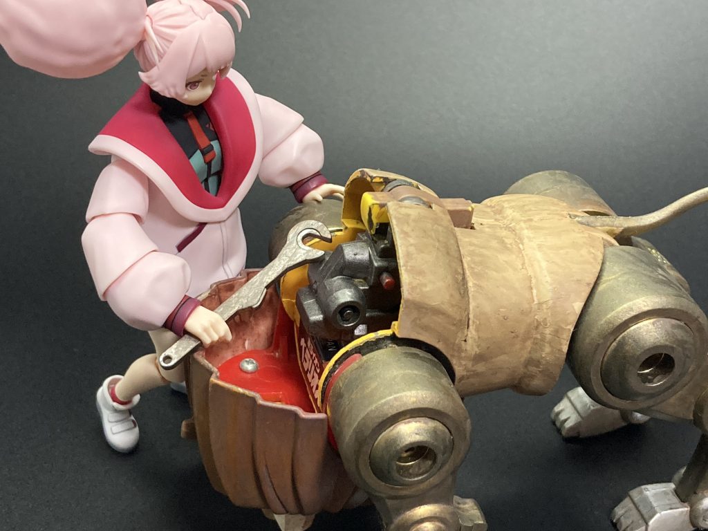 「ベラリオス、いつもサンキューな…！」相棒の整備をするチュチュ。