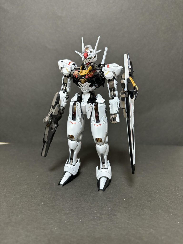 塗装の記録用に、下地EXブラック白パーツはEXホワイトプライマリーレッド、スターブライトゴールド、プリズムブルーブラック、メタリックグリーンなどで塗装