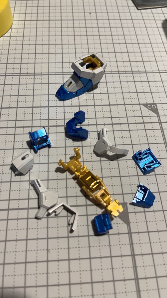 まずは脚部でいきなりこのパーツ数でびびりました。RGの洗礼を受けた気分です。