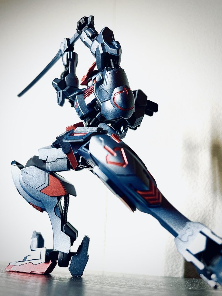 「うるさいな、オルガの声が聞こえないだろ」アインに勝った時のポーズです✌これも可動が(以下略)