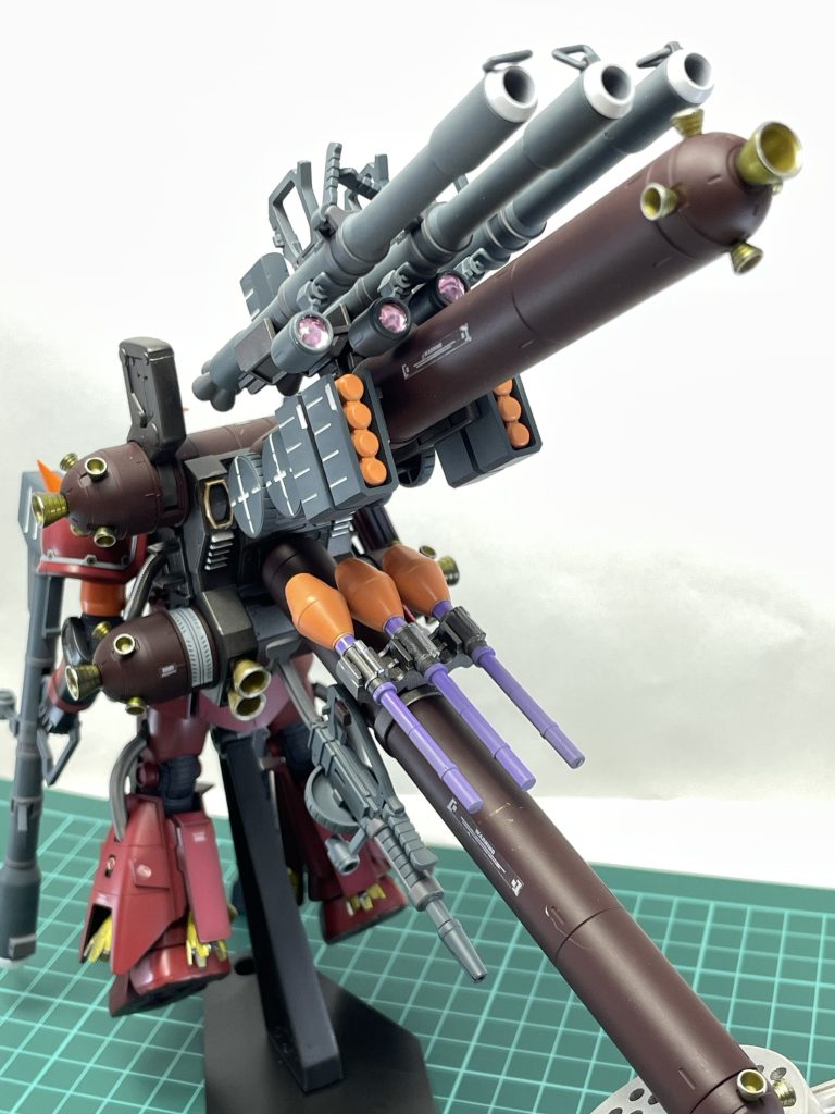 デカすぎて画角に入りきらない全部載せ状態(笑)この角度は迫力がありますね💁♂️スタンドが付属しているのは助かりますが、少々コケやすいので取り扱いに注意が必要です⚠️