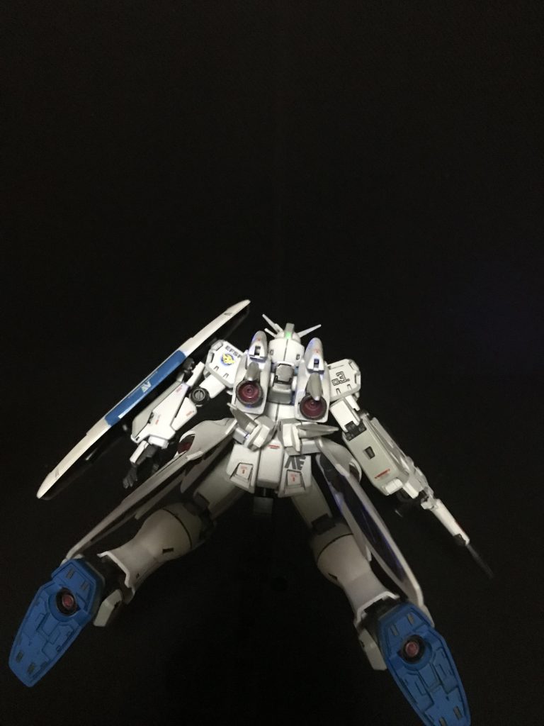 わかりにくいですがテールバインダー内の裏打ち加工を実施しています。また塗装は他のGPシリーズと同じようにグレーホワイトでアクセントをつけています。