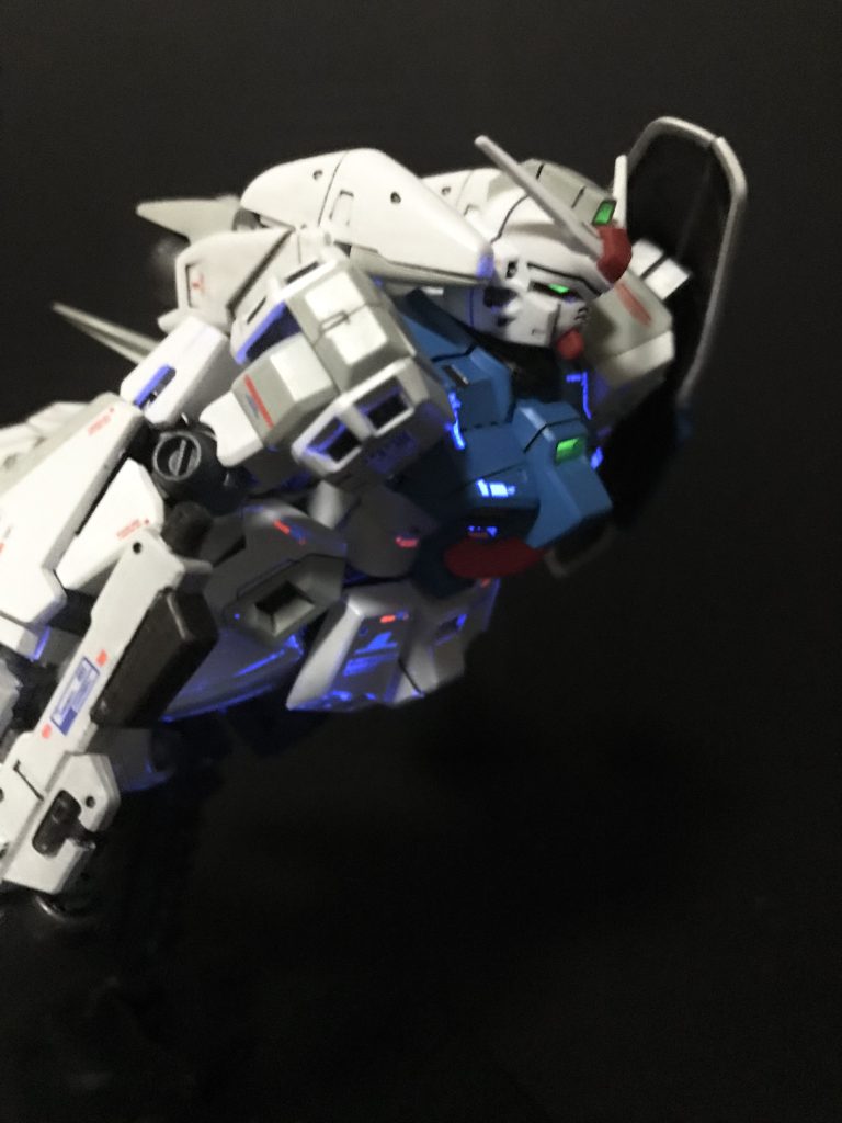 製作途中の撮影はしてなかったので、塗装後の状態になります。ライフルの色をホワイトに変更しています。