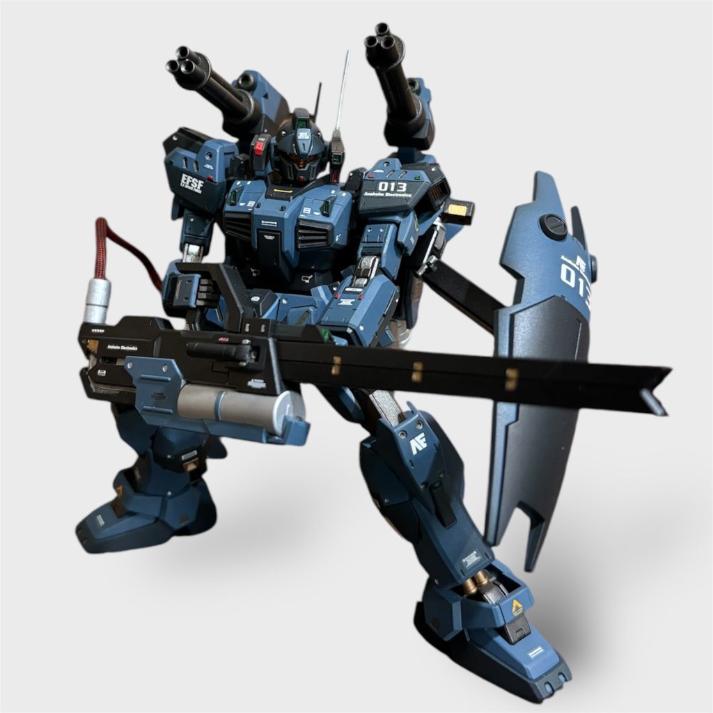 両手でレールガンを構えても、盾を使用できるようにしました！