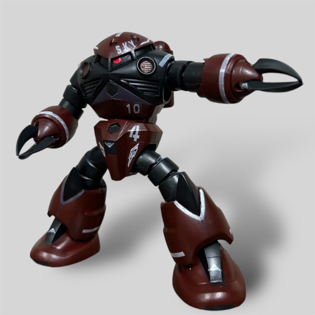 完成です！おめでとう🎉私は三連休仕事でいなかったのですが、よく1人で頑張っていたと思います。私がいない間、下の子の面倒もみながら、撮影してくれた妻にも感謝m(_ _)m 筆塗りもかなり上手になってきました。私が手伝ったのは、サフ、トップコート。コックピット下のスジ彫りのみです。 しかしシブいカラーリングですな😁たいへんよくできました‼️ 