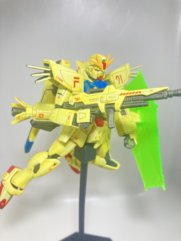 基本成型色の上にウェザリングしていますが、追加筋彫りと、部分塗装は行いました。