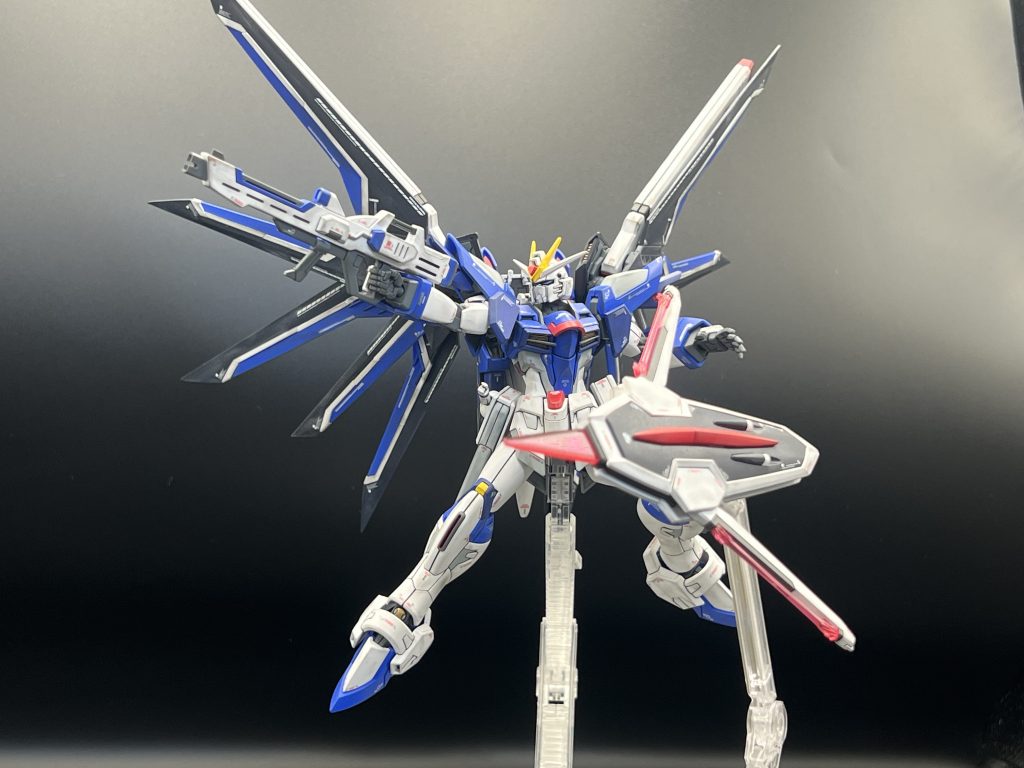 まずこのキットの大変だったところはやはりこのウイングでしょうwwホワイトのラインはシールで補う方多かったと思いますが頑張ってウイングは全て塗り分けました😅筋彫りもしてるので余計に大変でしたね😇