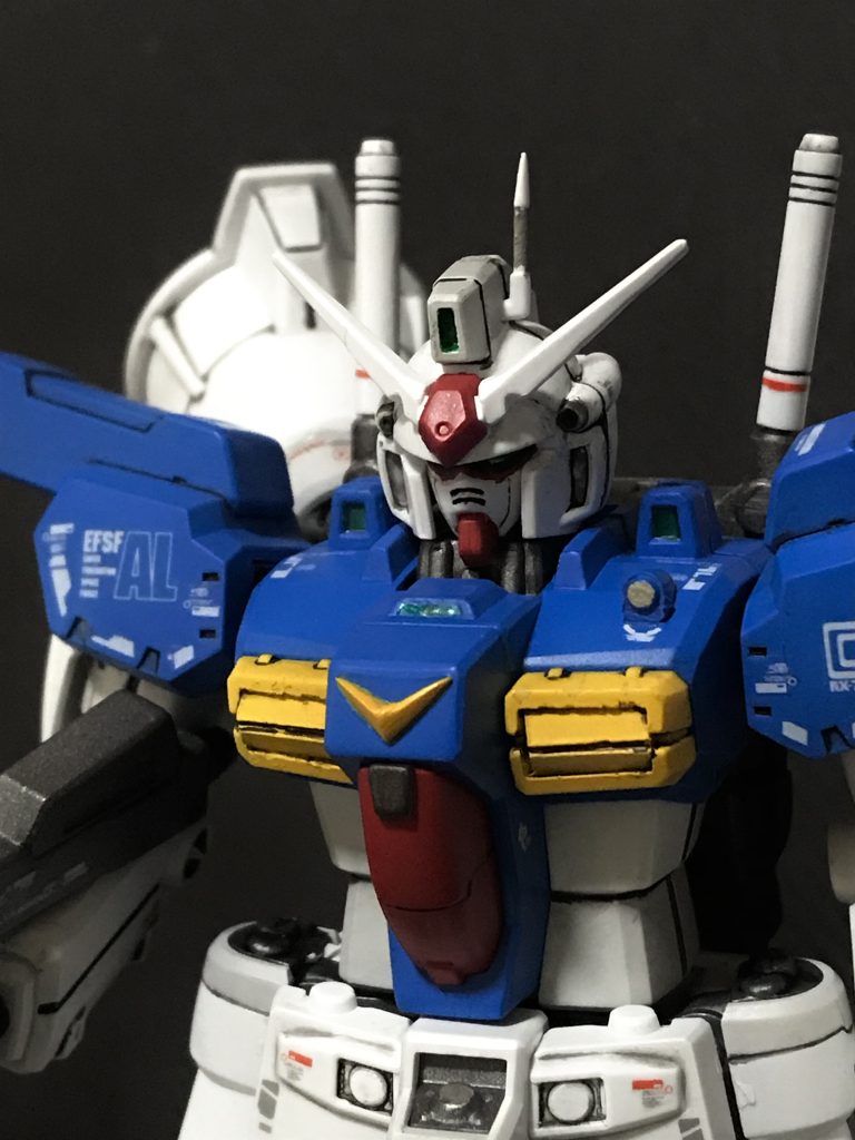 作る前に箱絵とにらめっこ...。ステイメンとRGゼフィランサスと並べて構想を思案中...。