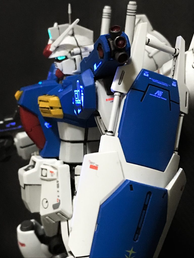 デカールワークはRGの水転写デカールを使用しています。