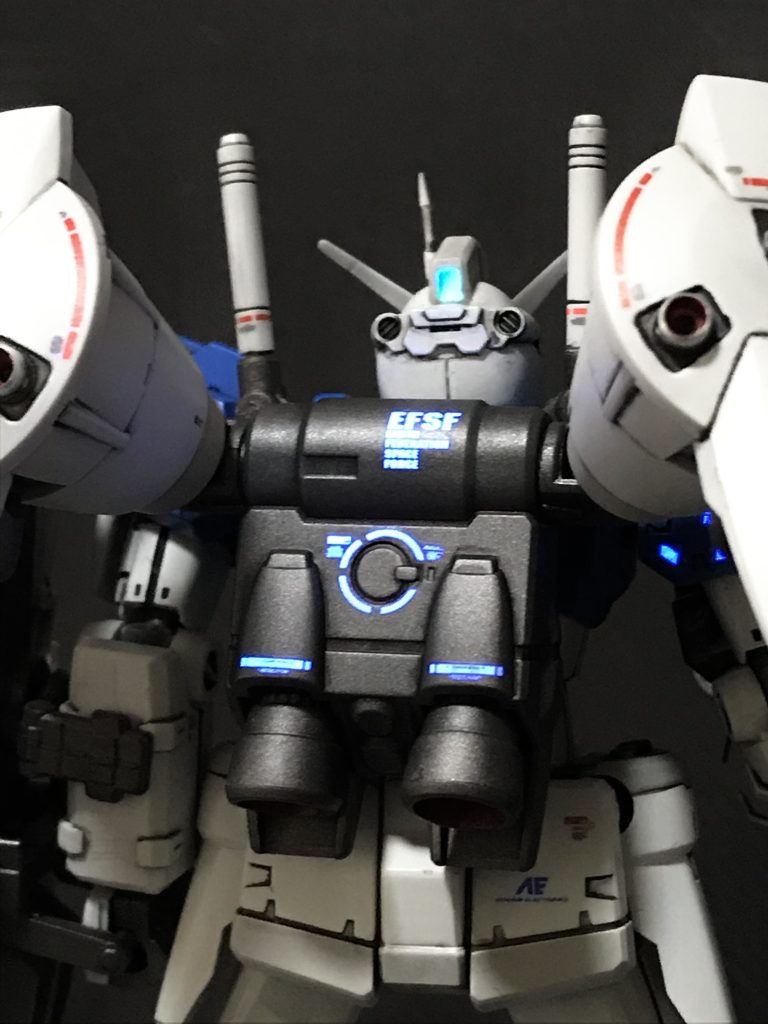 白色部は一部グレーホワイトで塗分け、RGへ寄せた配色にしています。