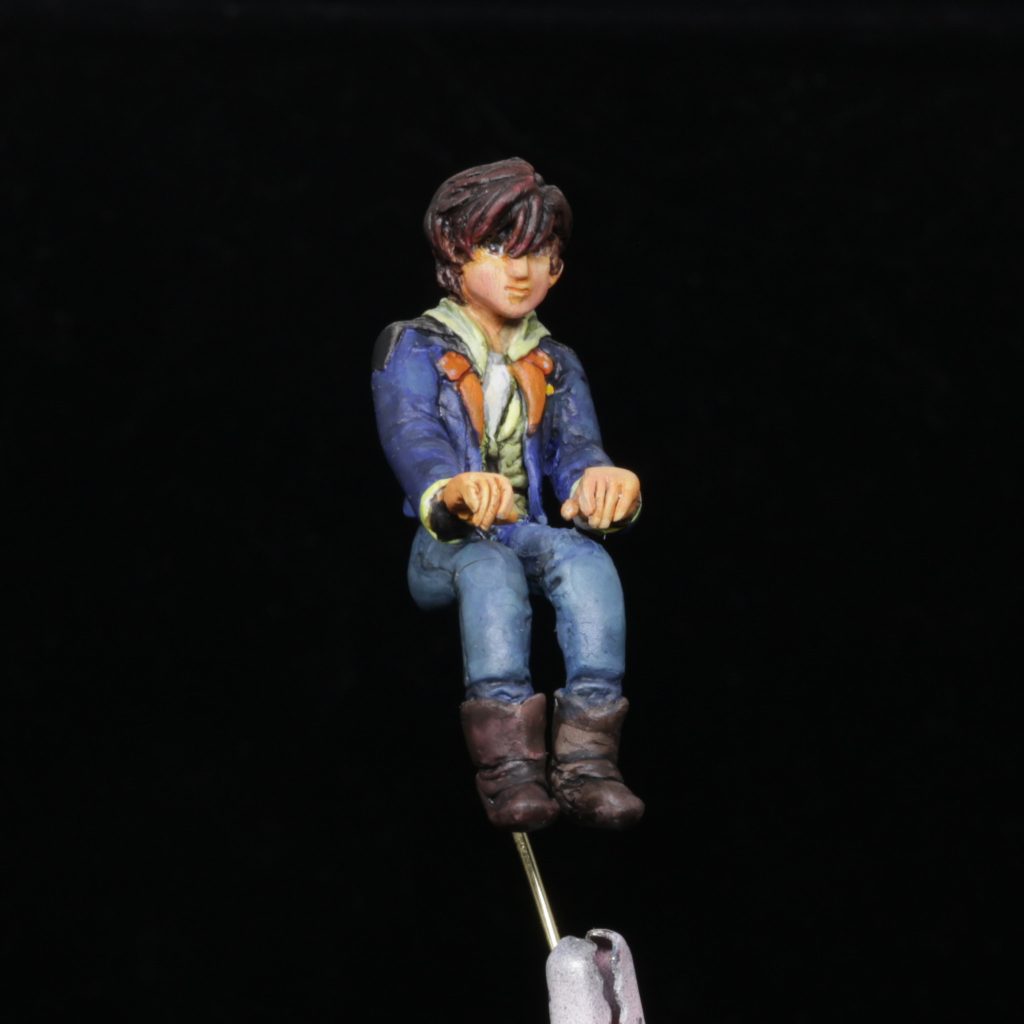 1/32のバナージ君。コックピットに収めるために下半身は小さめ(見えないけど^^;)。私の技量ではエポパテこねこねのフルスクラッチはこれが限界…。だいぶ幼い感じになりました。バンダイさん!ちゃんと塗るからフィギュアつけてください(できればオードリーも)!