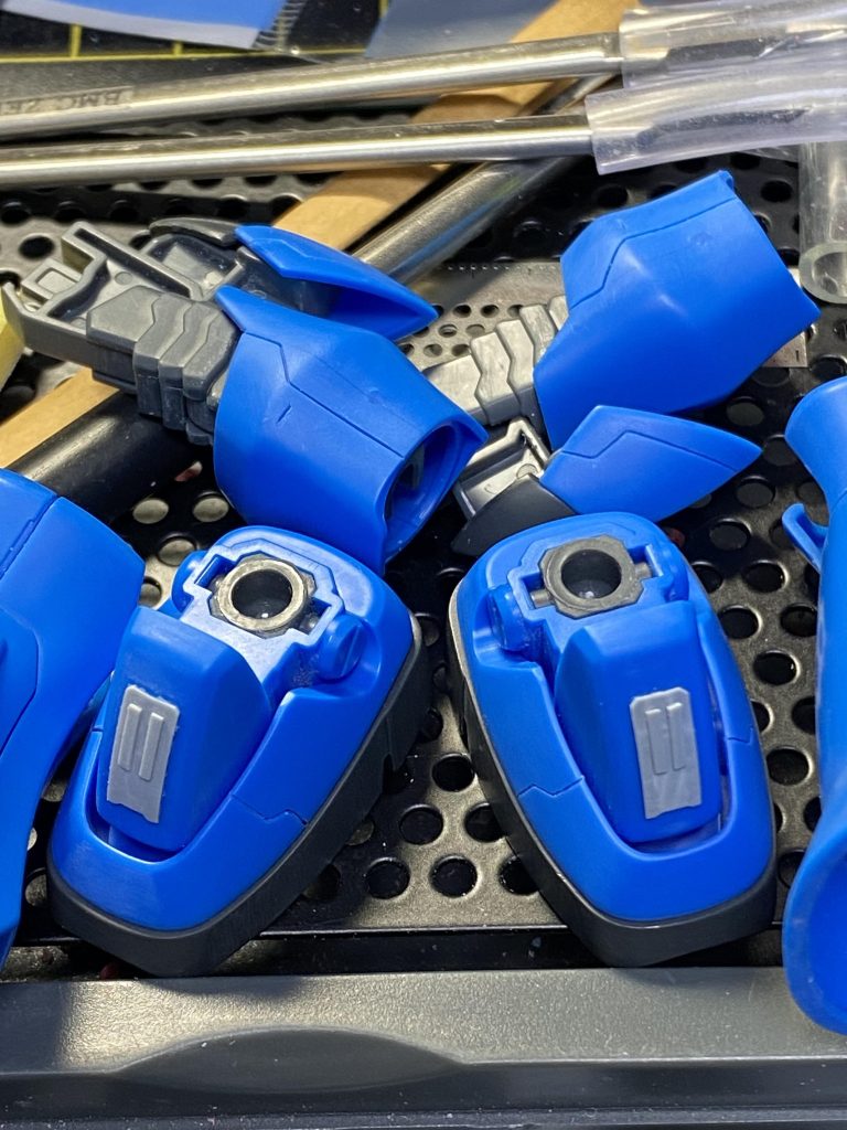 この他、肩アーマーのスジ彫りが気に入ってます。