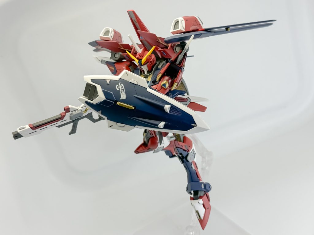 フラッシュエッジ4 シールドブーメランは、試作時には、ドラグーン技術の採用にあたり、ザフトサイドの技術者が参画したとして、ザフトマークをつけています。