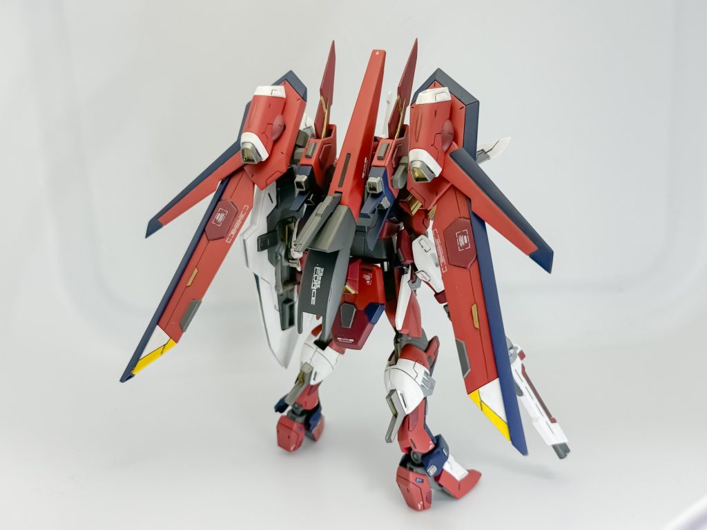 背部は、ウイングを増やしたり、武装を変えたのもあり、シルエットもフリーダム系に劣らず、バッチリ決まったと思います。