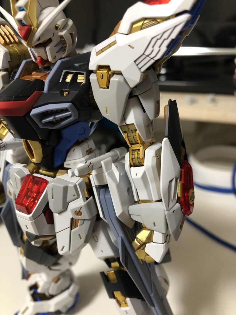 新たに作ったサーベルのラッチです