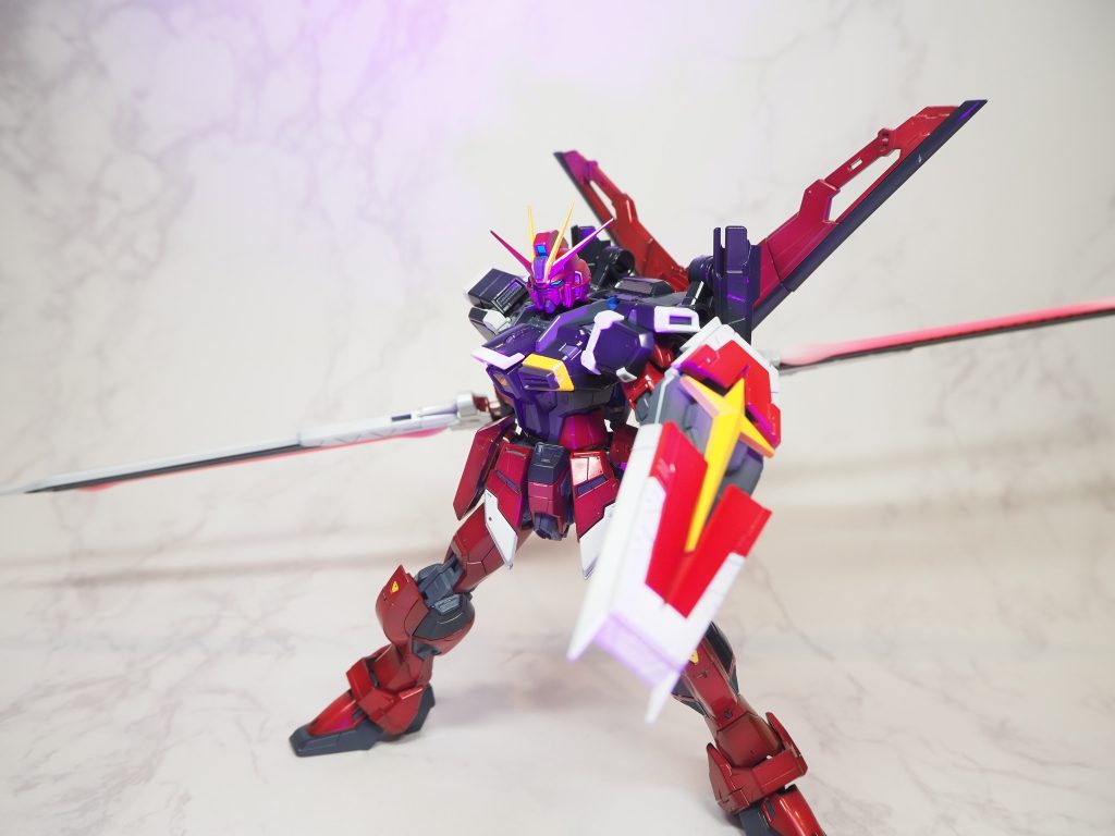 今回メインの赤色はクレオスの復刻色のクランベリーレッドパールで塗ってみました。ちょっと暗くし過ぎてしまった感はあります。。。汗