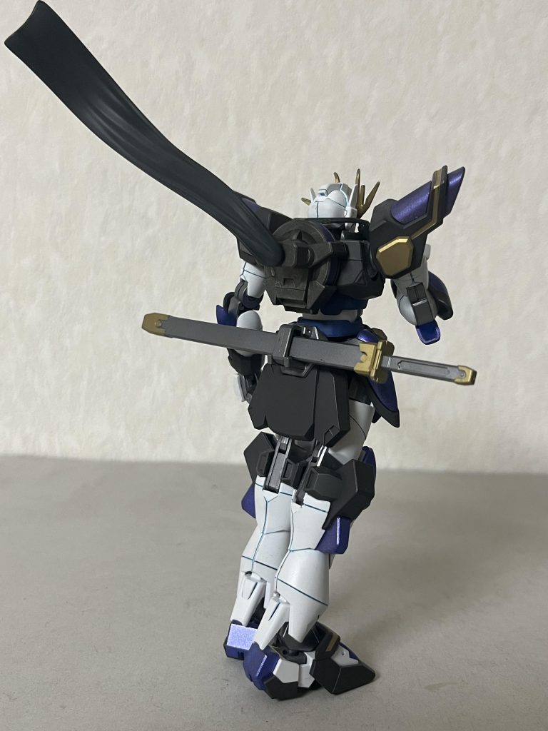 マフラーの真実w 30MMマルチクロスの襟首パーツを両サイド裁断し短くして適当なランナーの中央の輪の部分をカットして接続しています。