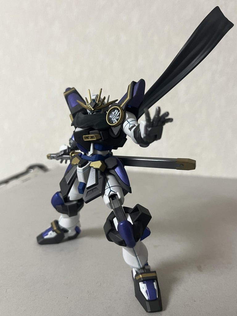 色替えする前には結構カッチョいいポーズを撮りまくっていたけど、差し色赤を入れてからは全く撮ってないかったわ🤦🏻♂️。