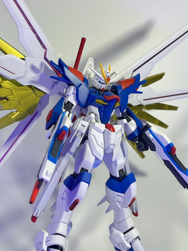 わかりにくいですがカメラアイは蛍光塗装で光らせてます😅