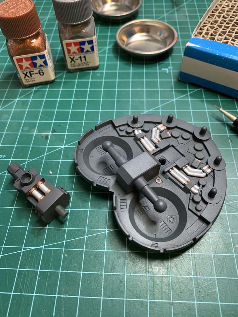 細かい部分は筆ぬり