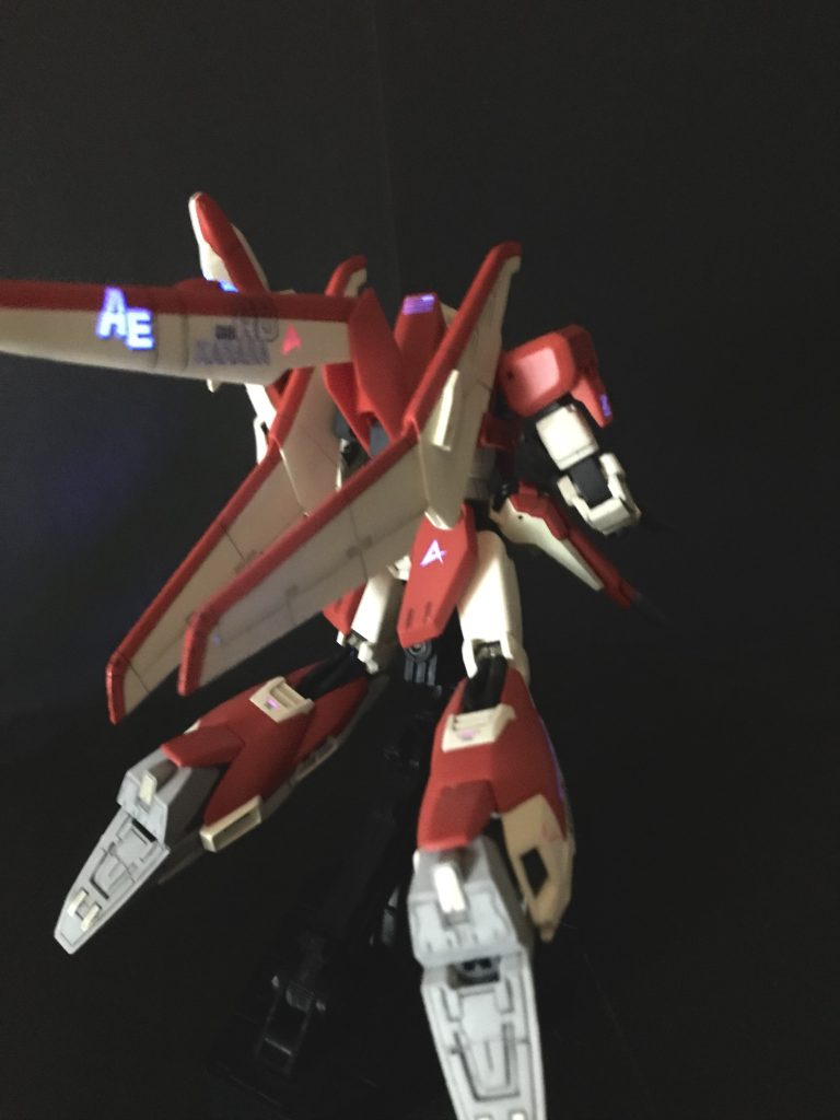 Zガンダムと百式が融合したようなデザイン。アナハイムの系譜って感じですね。