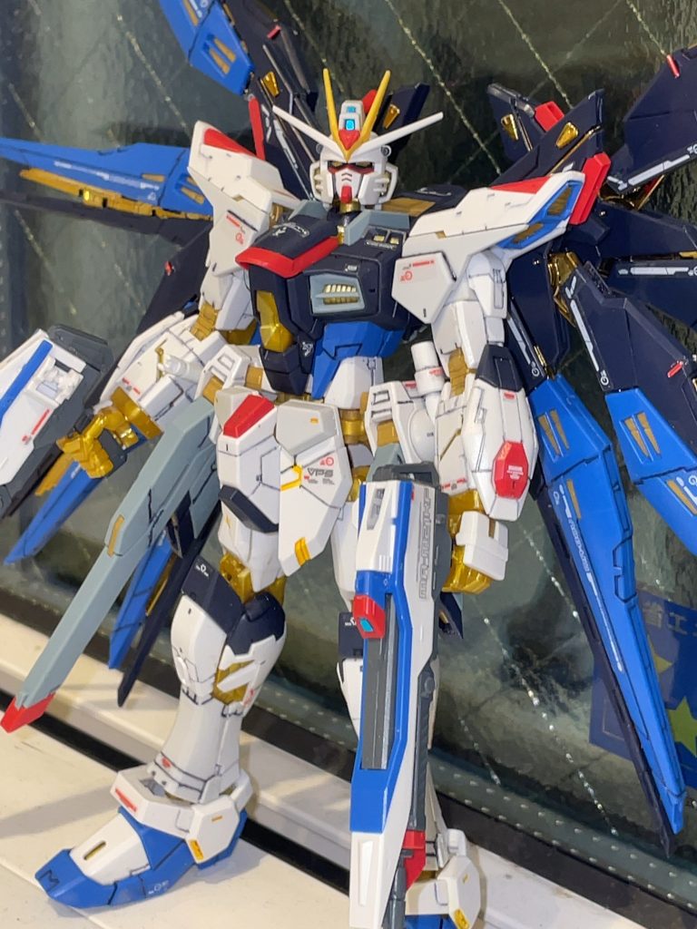 一応、ドラグーンの所に金属のレッドチップを加工しました！あとは、スミ入れ、ツヤ消しのみです！ポージングがヘタクソなので、ドヤ顔でこっち見てますw