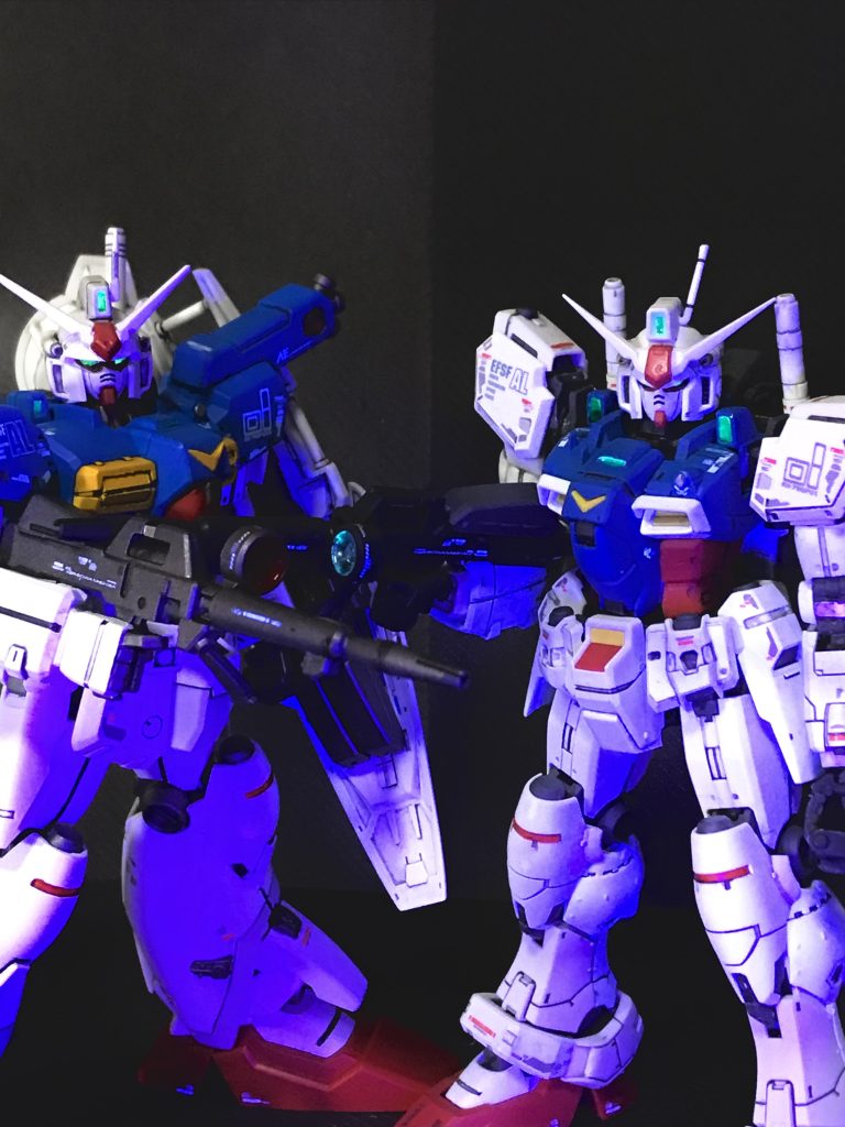 ゼフィランサス フルバーニアンは一回りサイズがデカい。