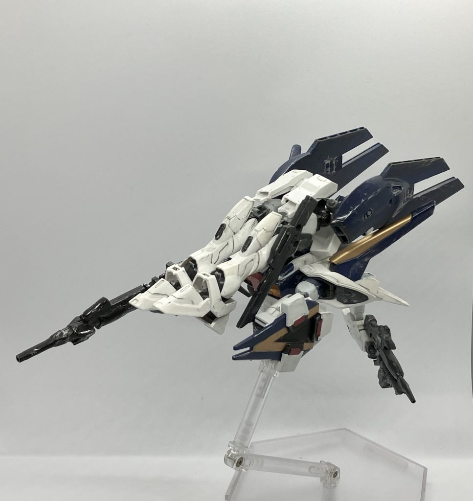 腰部スラスターを上げ、下半身を上半身に乗せて完了！