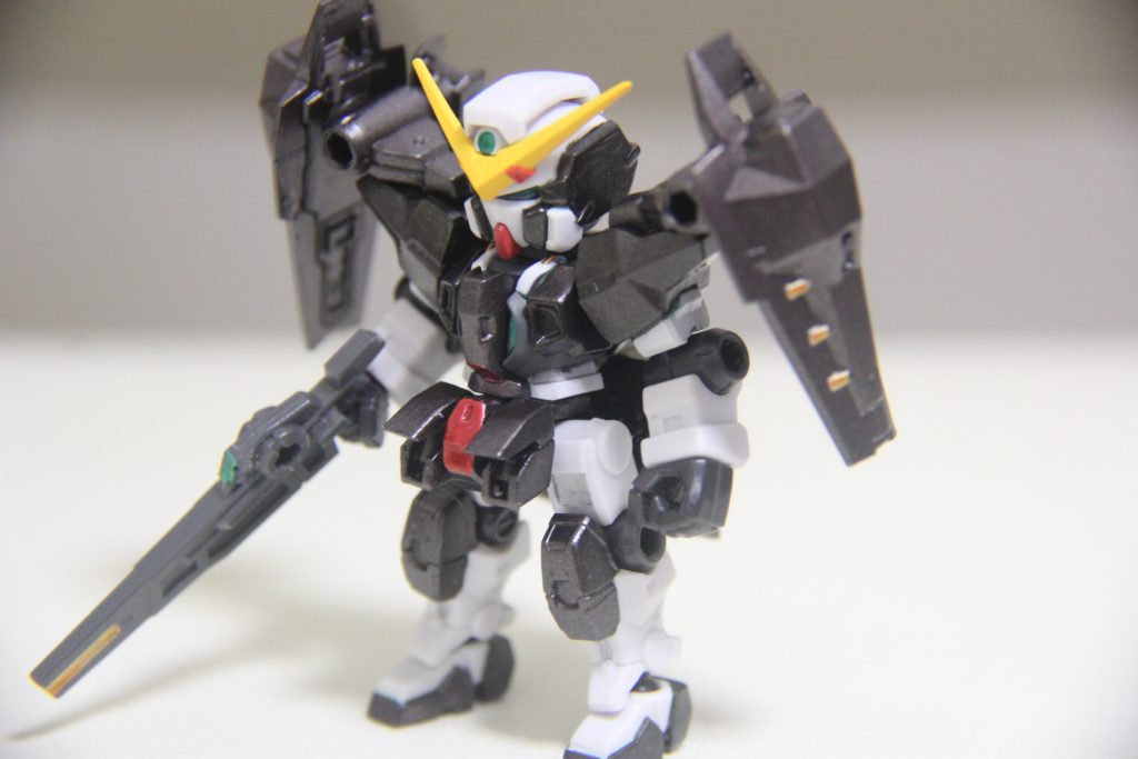 両肩のシールはヘイズルのシールド,ライフルはナドレをそれぞれ少し改造してつけました。