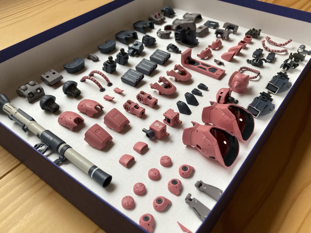 組み立て前の塗装済みパーツたち。