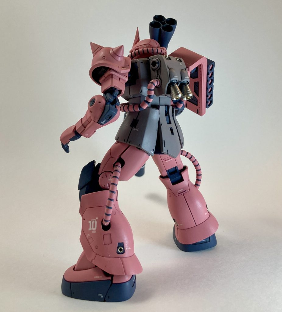 リアビューをもう一つ。ショルダーシールドの裏まで塗り分けています。