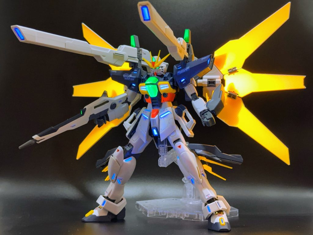 蛍光塗料はボックスアートを参考に各所に蛍光クリアーと蛍光グリーンを。リフレクター等の黄色系は蛍光イエローと蛍光オレンジで調色しました。