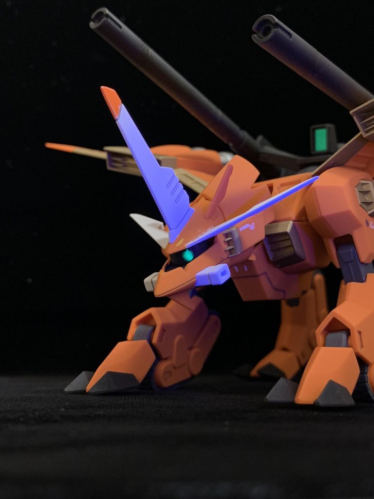 蛍光グリーンで塗装したのでブラックライトで光ります。