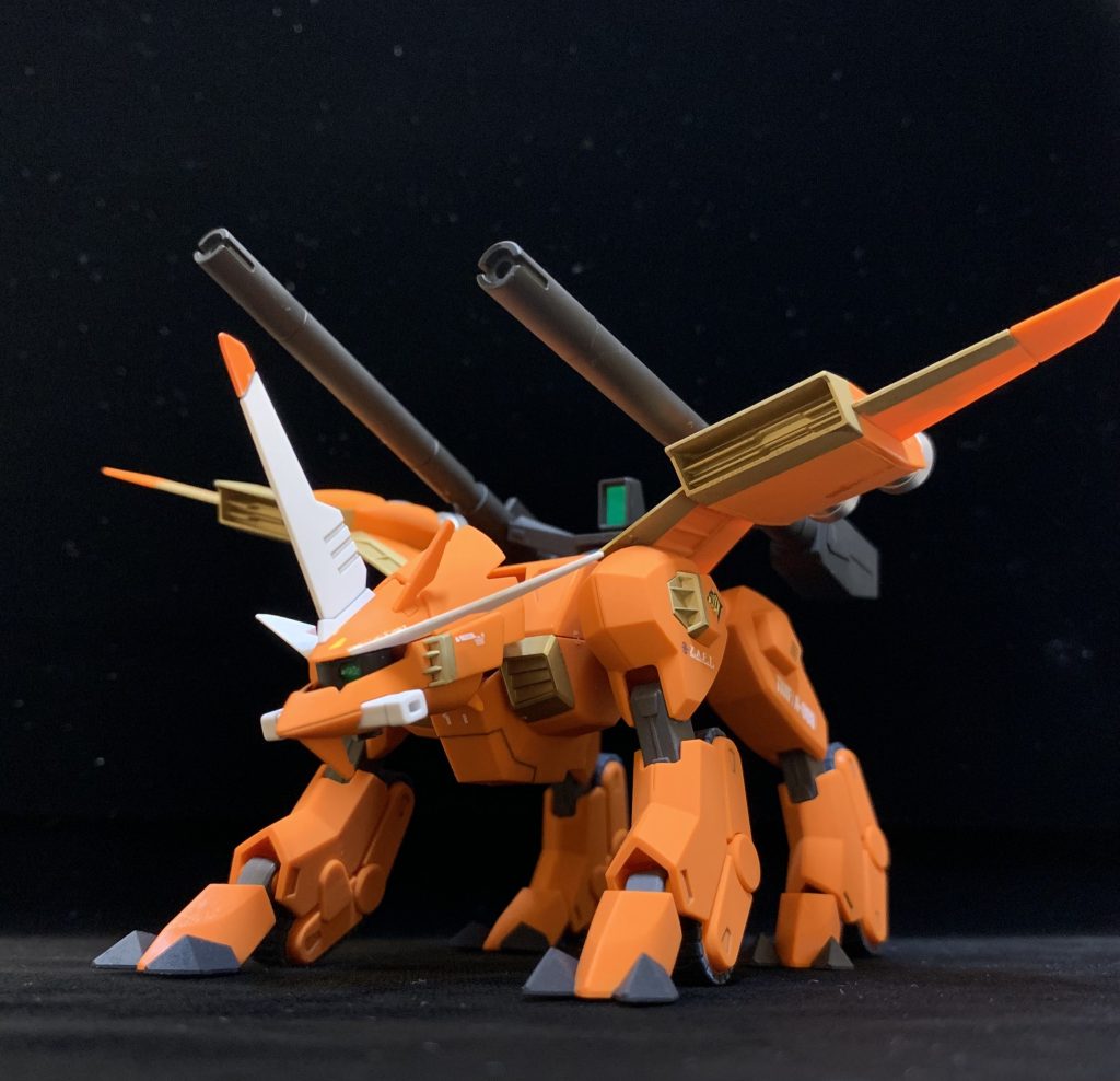 下からの煽りショットで〆。ご覧いただきありがとうございました。カラーレシピ:ゴールド部:ガンダムマーカーゴールド黒:ファレホホビーペイントスプレー黒