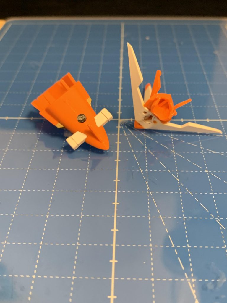 ランナーに切り込みを入れているので爪やマイナスドライバーで回転させられます。