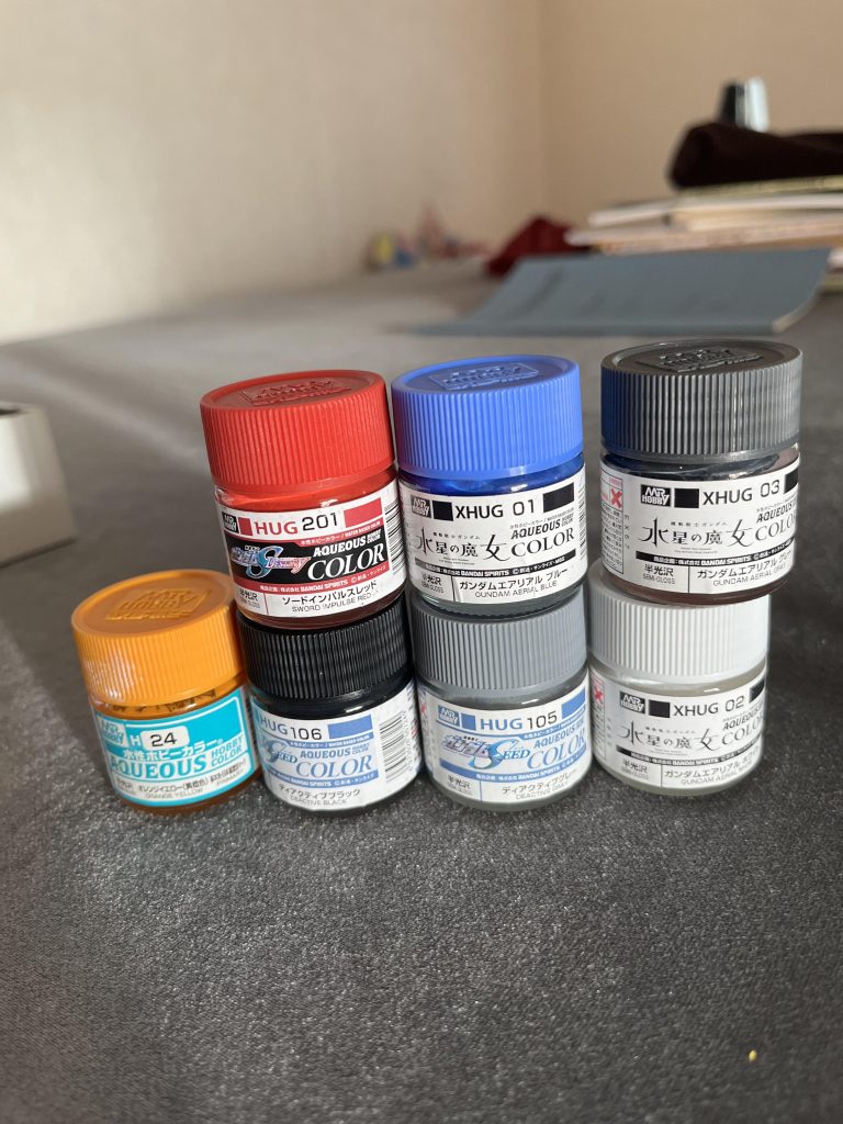 あとは戦闘機?にはガンダムブルーとティターンズブルー1、黄橙色とブーメラン?には少しワインレッド足したくらいです。これで誰でも簡単に塗装できます。