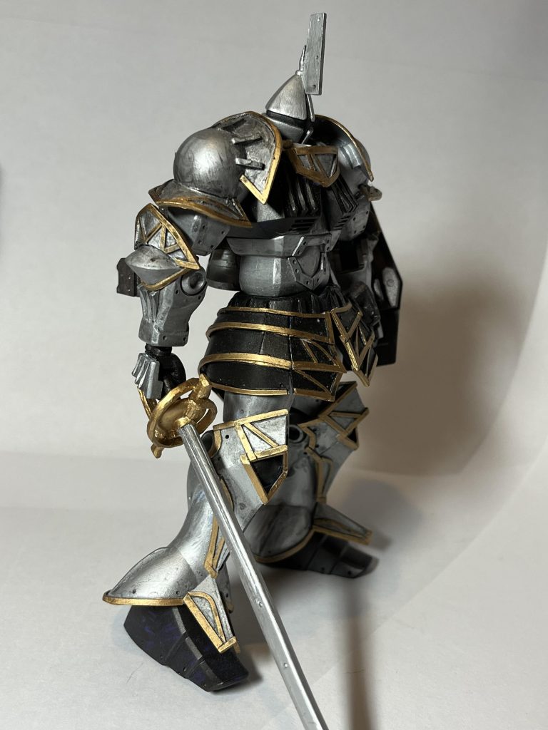 レイピア風の剣はプラ板で自作。