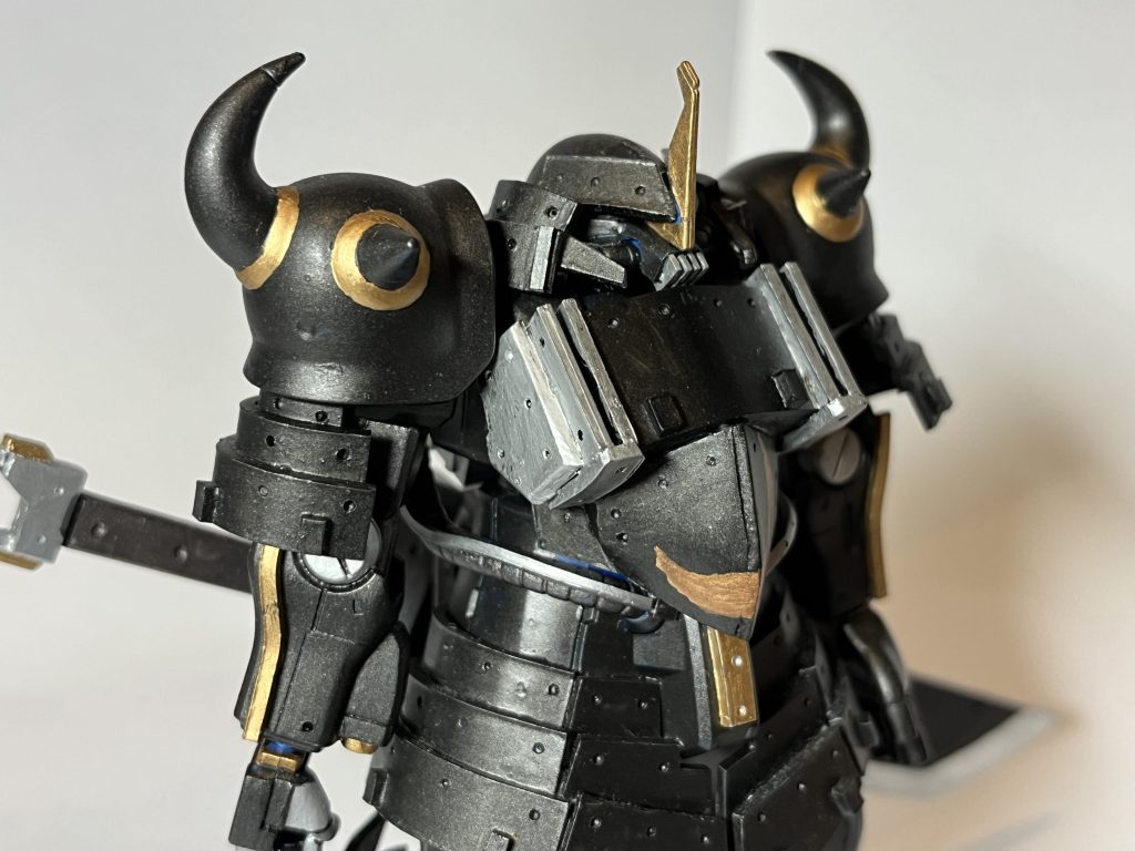 モノアイはほぼ見えない感じ。