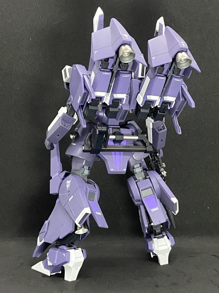 リアアーマーにある腕交換用のギミック。コレは絶対に塗膜やられる!!と思ったので、クリアランス確保した上で塗装後にモデリングワックスで仕上げています。動かしても塗膜やられません(๑˃̵ᴗ˂̵)و ！