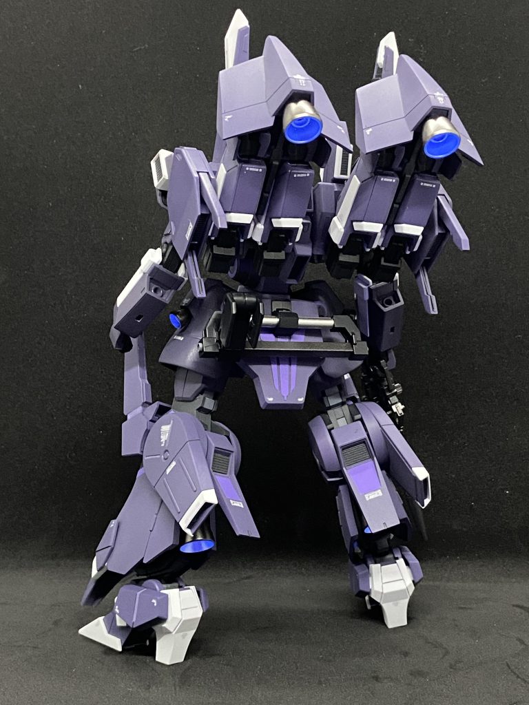 バーニア内部はブラックライトで青く発光。ガイアノーツさんの蛍光クリアーは透明なのに青く光ってくれるので助かりますね。