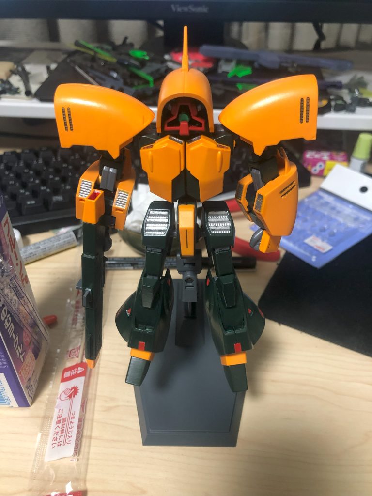 拙作ですがお付き合いいただきありがとうございました、最後はきったねーデスク上のアッシマーでお開きにしたいと思います復帰一作目にこんな複雑でデカい機体にしたのはマズかったかな…とやってるときは考えちゃいましたが、なんだかんだ夢中になれました!やっぱりガンプラは楽しいなァ…そんな心を思い出させてくれたアッシマー君に圧倒的感謝!あとは好きなときに好きな機体が納得いく価格で買えれば文句ないんだけどなぁ…どこもかしこも物はねーしあっても高すぎなんだよ!!次回は高機動型ゲルググを予定しています、アデュー('ω')ノ