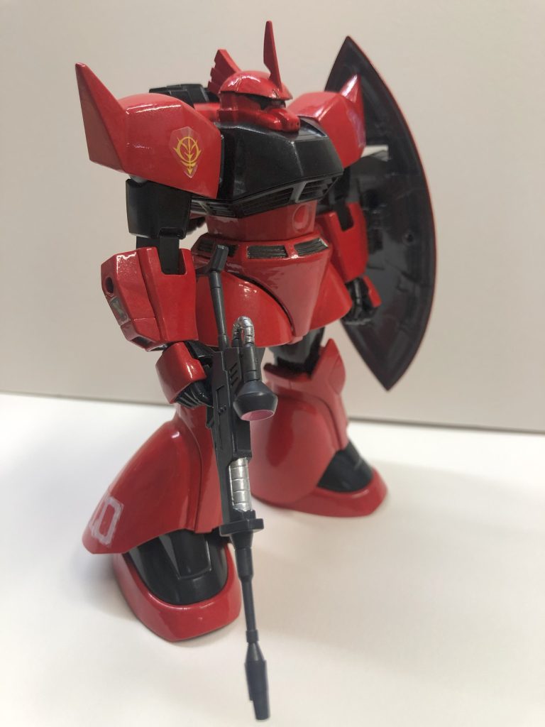 今回何に落ち込んでいるかというと、「色(赤)がまったく着色してくれなかった」んですよね…キチンと白のサーフェーサーをぬったくったにも関わらず全然赤くなってくれないんですヨ、完成形はそれっぽくなってますが冗談ぬきに8回くらい重ね塗りしてます…シャインレッド半分くらい消えた!しかも写真越しなのでごまかせてますが至近から見るとま~汚いのなんの…ww