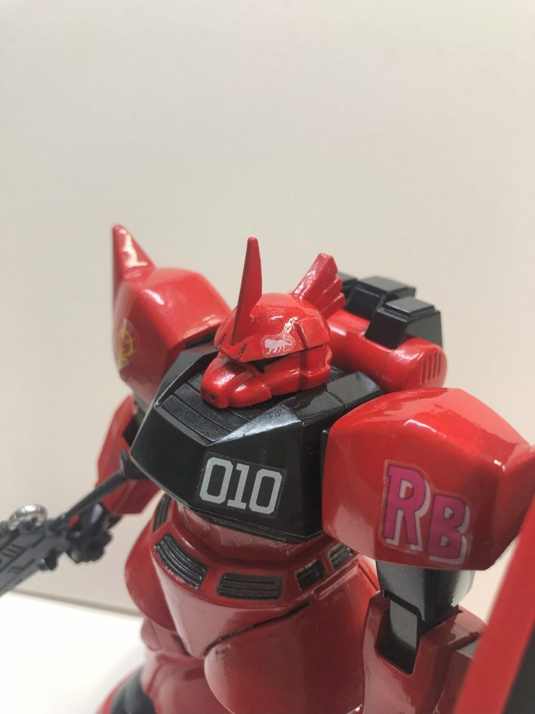 デカールもなんとなく頭にはってみた☆しかもはがれてきやがる…!!デカールはる→トップコートする でやったんだけど×なのかも