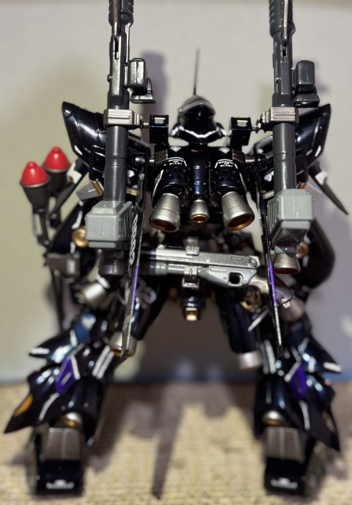 後ろから。ボケてますが、一部クリアバイオレットで塗り分けてます。