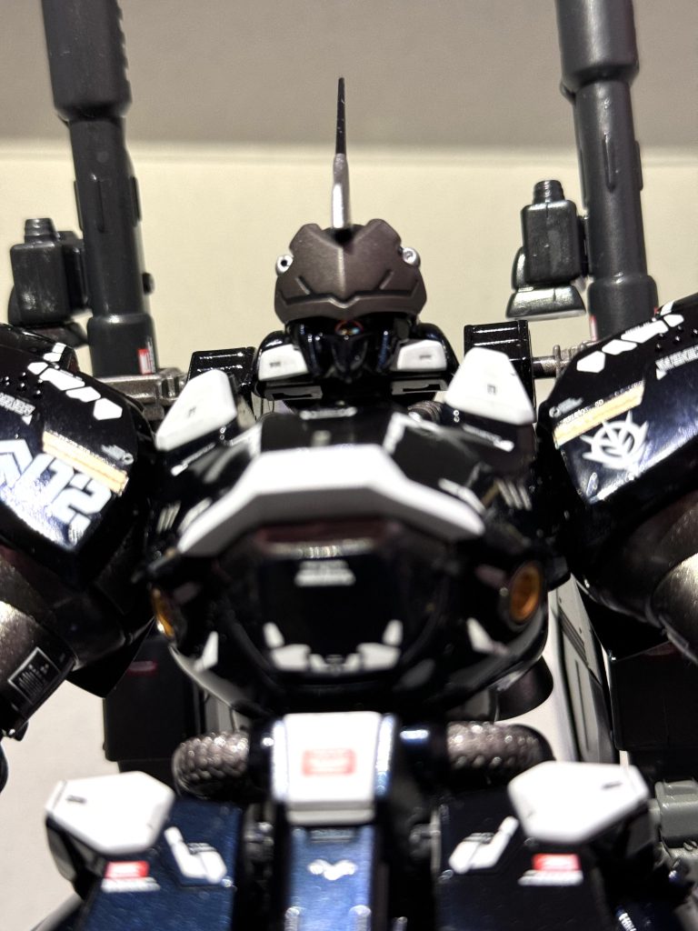 下から。モノアイも変えてます。